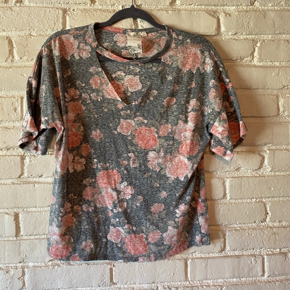 Blu  pepper Floral v neck tee